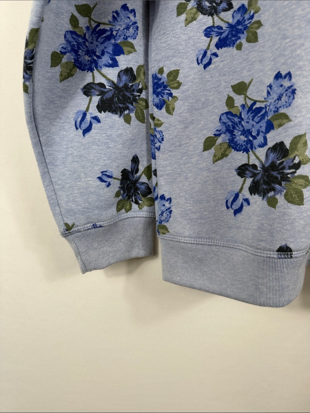 Karen Scott Light Blue Gray Crewneck Sweater with Blue Floral Print. Size M - Picture 6 of 6